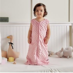 TWO DAYSU PINK SLEEP SACK SIZE MEDIUM-20-28 POUNDS. NEW WITHOUT TAGS